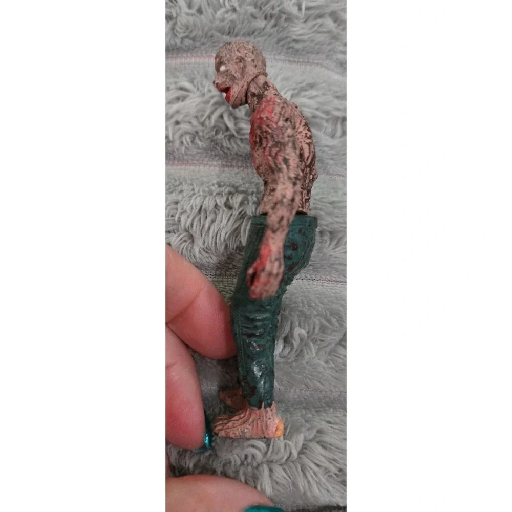 BOHS 4-in Zombie action figure Articulated Joints Hand-painted Halloween